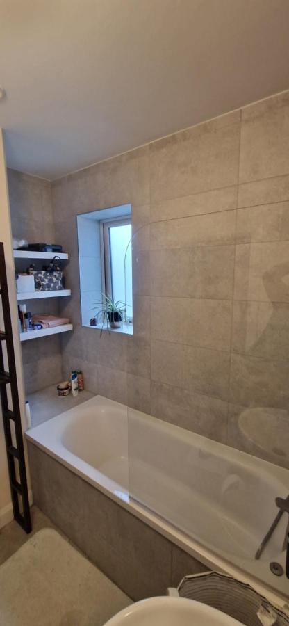 Miller'S Guest Room With Shared Bathroom Swords Zewnętrze zdjęcie